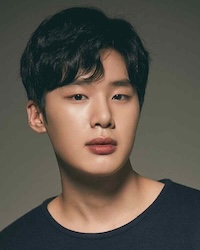 キム・ドンヒ（1999年生）の画像