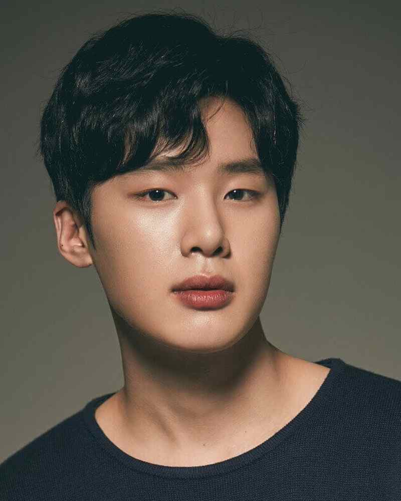 キム・ドンヒ（1999年生）の画像