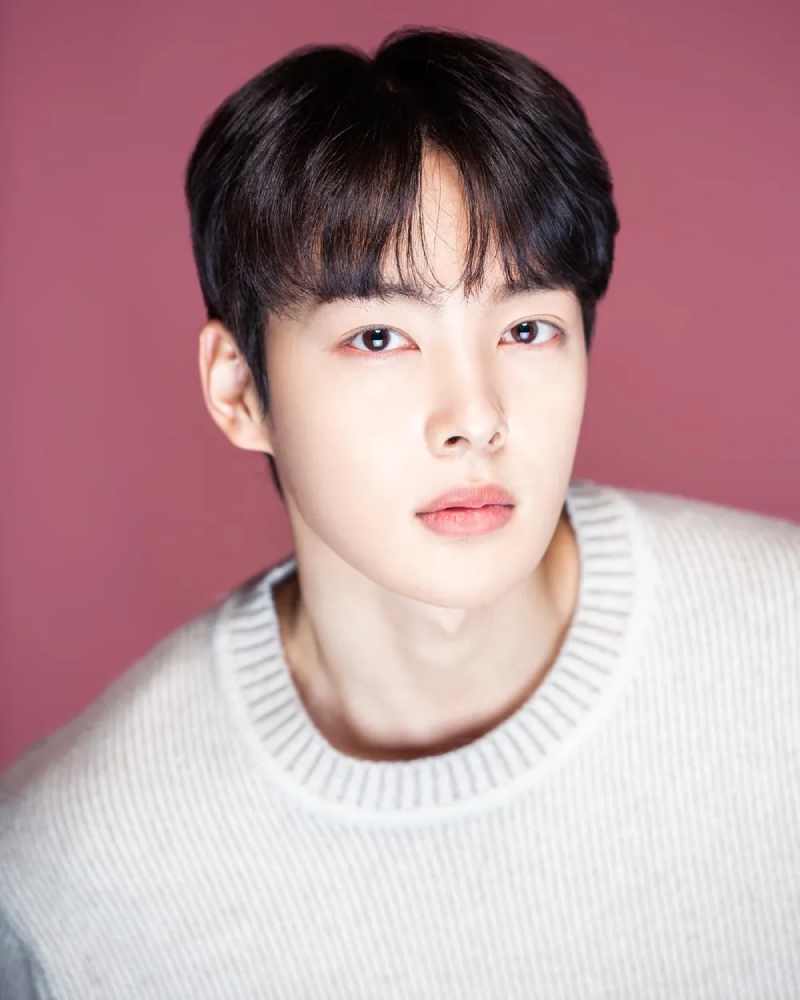 キム・ミンギ（2002年生）の画像