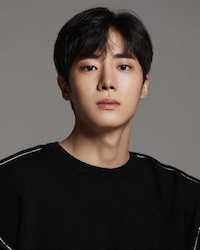 チュ・ヨンウの画像