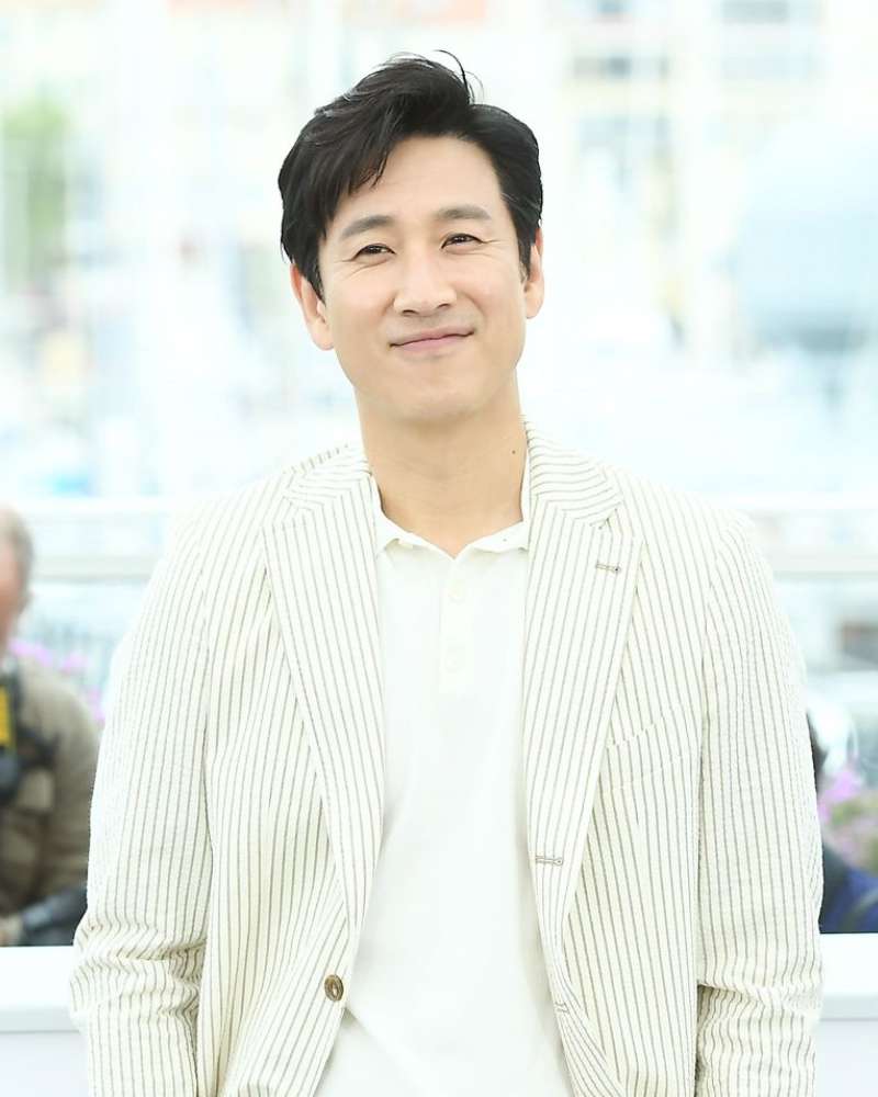 イ・ソンギュンの画像