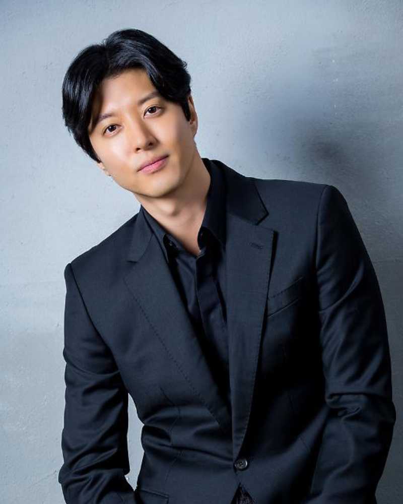 イ・ドンゴンの画像