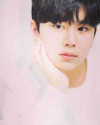 イ・ロウンの画像